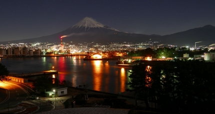 田子の浦港と富士山の夜景