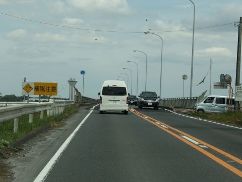霞ヶ浦大橋を渡るときは横風注意です。