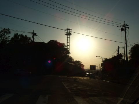 帰りのドライブは夕日がまぶしくて信号機も見づらいのでした。サングラスを常備していて良かったです。