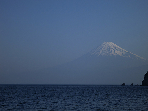 少しガスってるのが春富士山