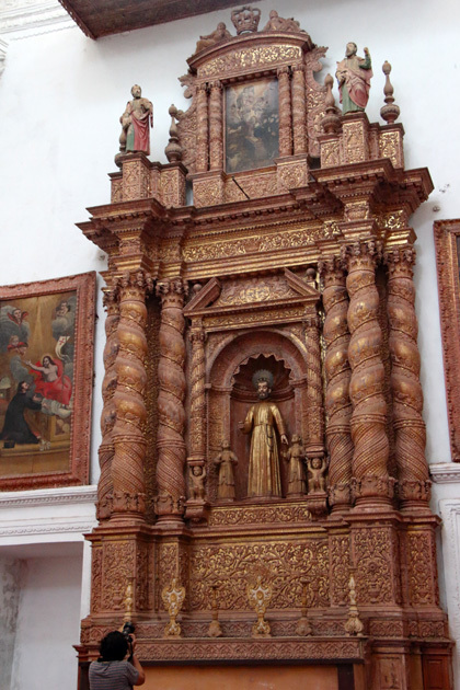 170225_Church-of-St-Cajetan_Side-Altar.jpg