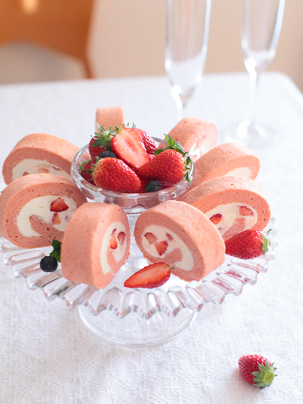苺のロールケーキ　レシピ