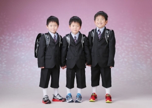 三つ子ちゃんの入学写真